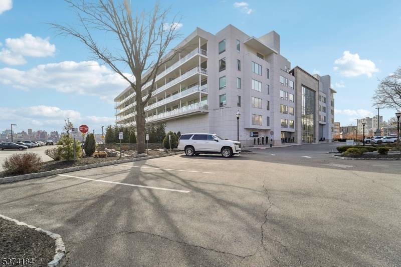 Somerset Ln-Glass House Edgewater Boro New Jersey Rental