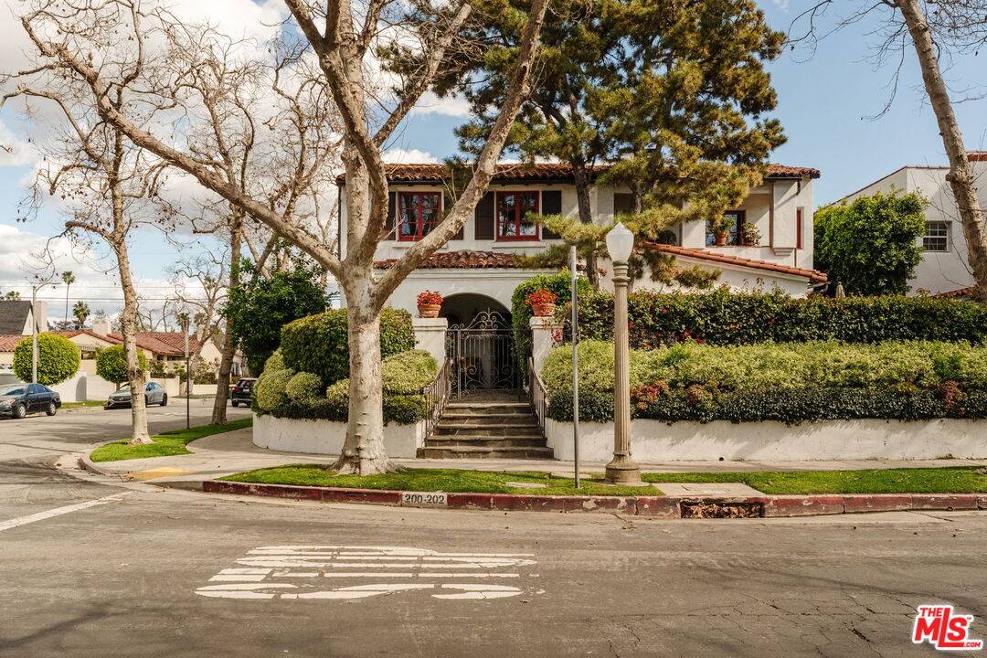 200 S Mansfield Ave 3BR Hancock Park La