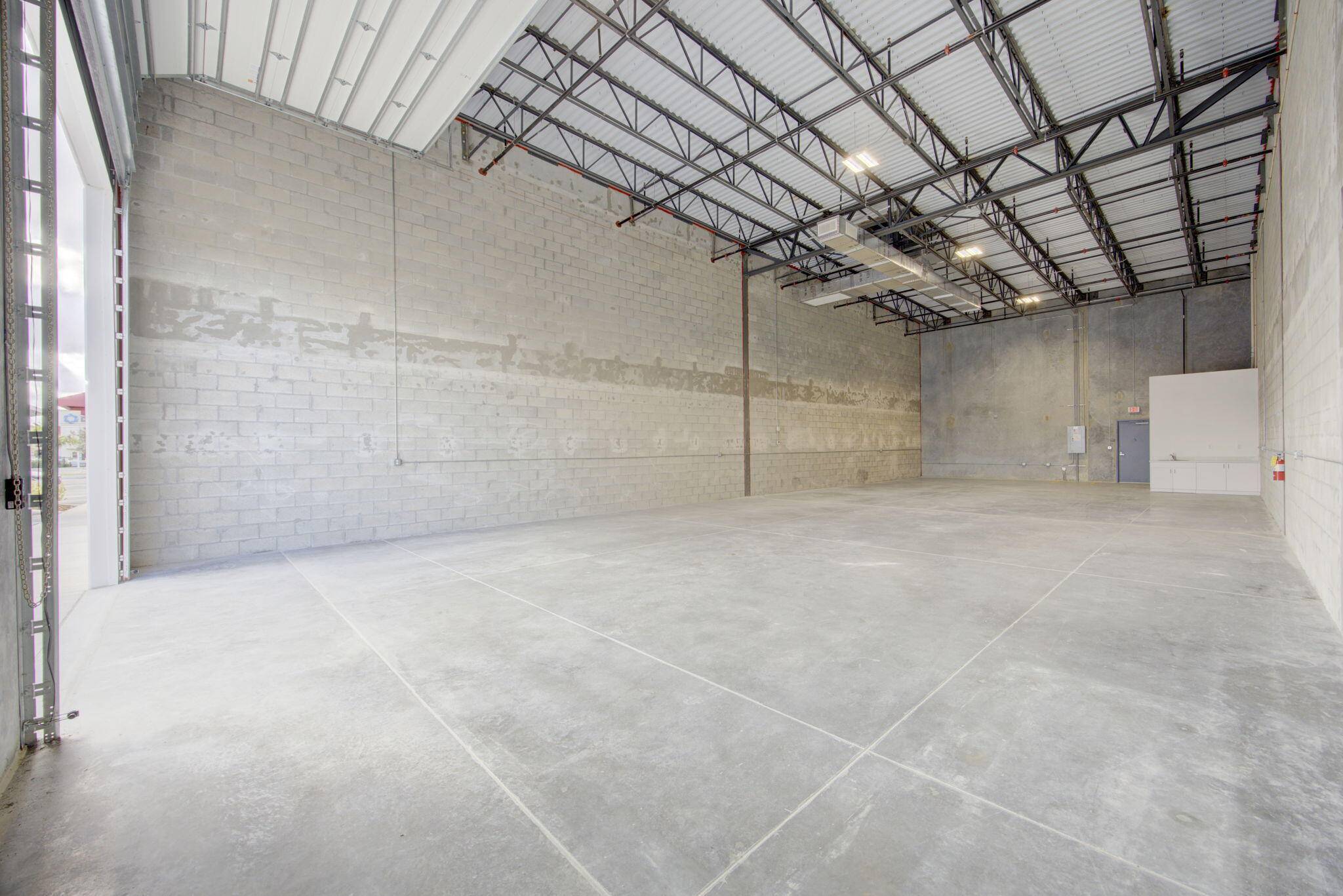 Discover the perfect space for your business in this brand new, 2, 640 sqft warehouse located in Homestead, Florida.