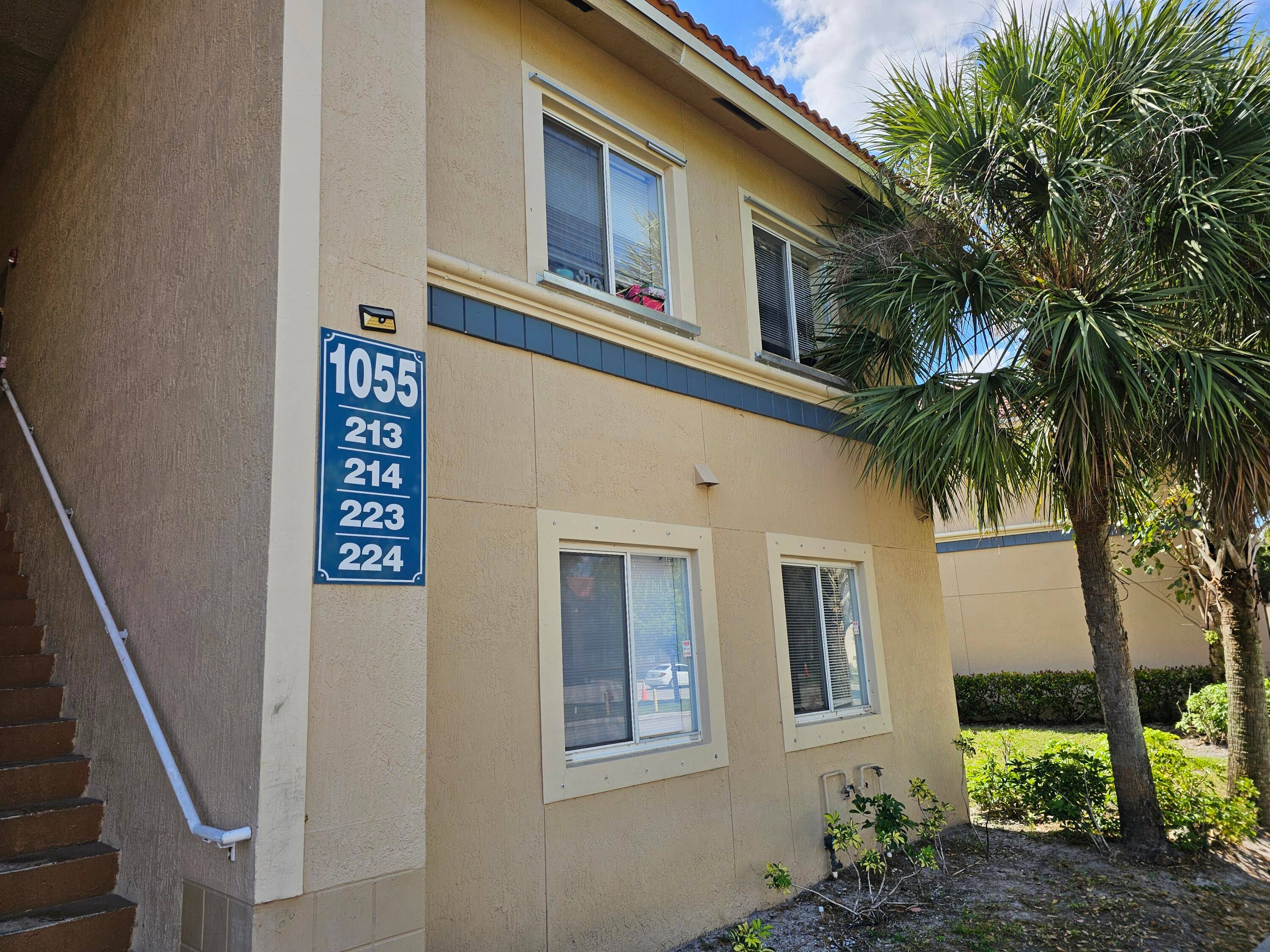 3 BED, 2 BATH, FIRST FLOOR CONDOMINIUM FOR SALE.