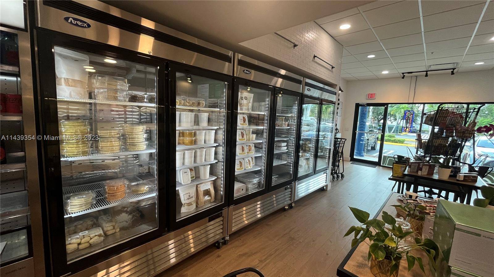 Amazing opportunity to own a frozen deli market in the heart of Doral.