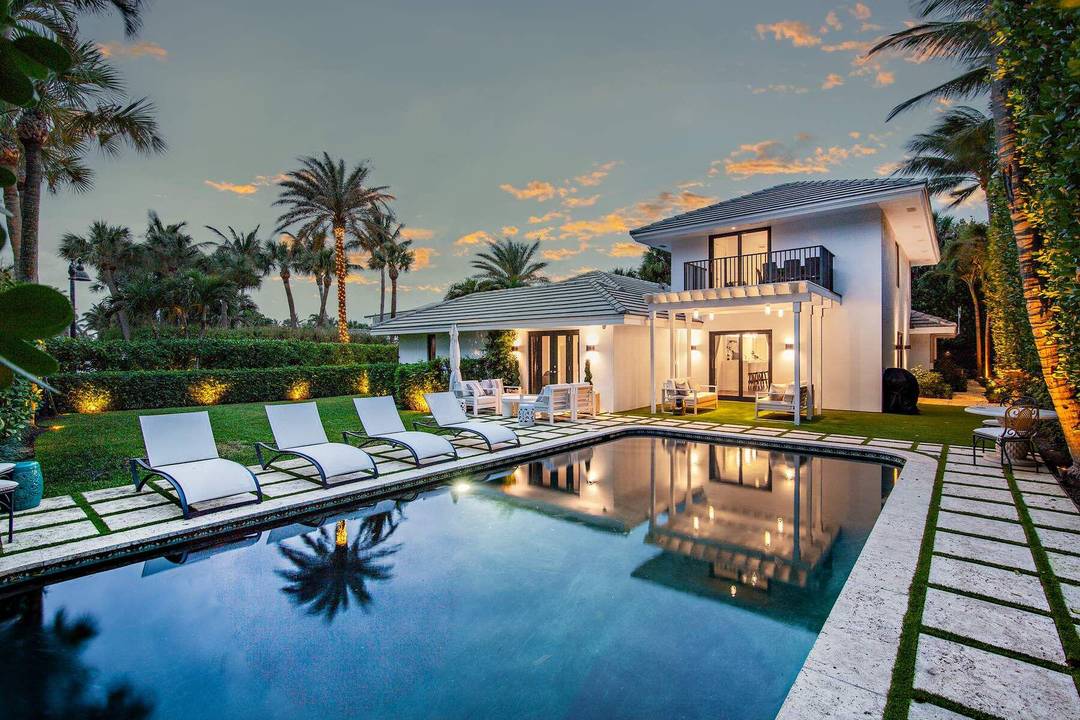 Located on a quiet street in Palm Beach's North End, this modern beach house offers 3, 803 total square feet with four bedrooms and four and a half bathrooms.