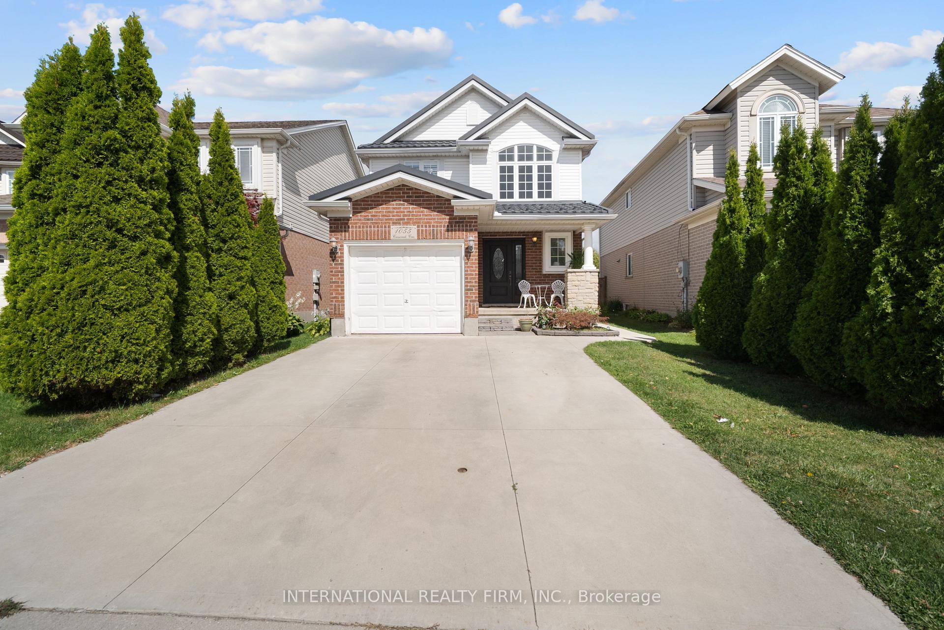 Bright and spacious open concept 3 bedroom home in highly desirable North London, meticulously maintained and move in ready.