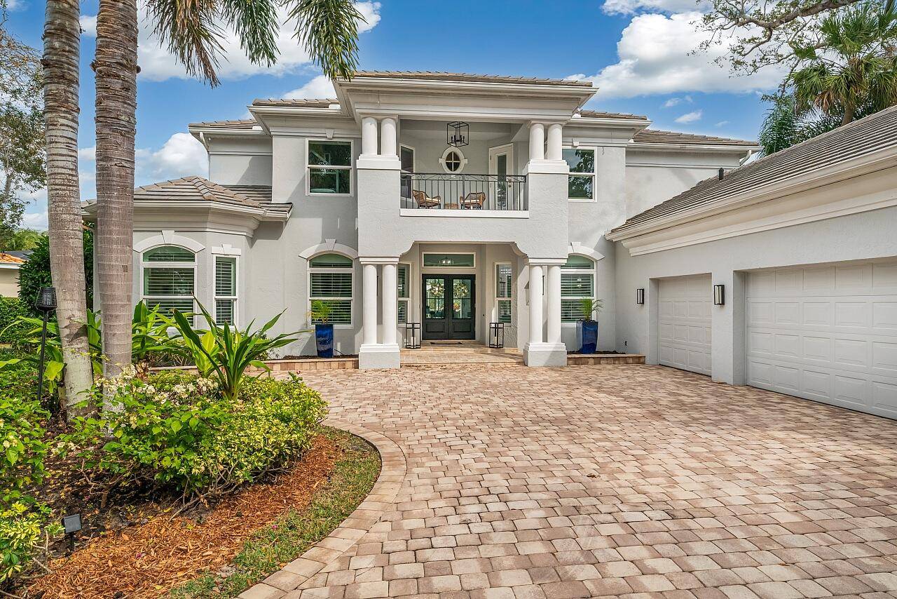 This Marbrisa lakefront home offers a spacious first floor primary suite with two walk in closets and a luxurious bath.