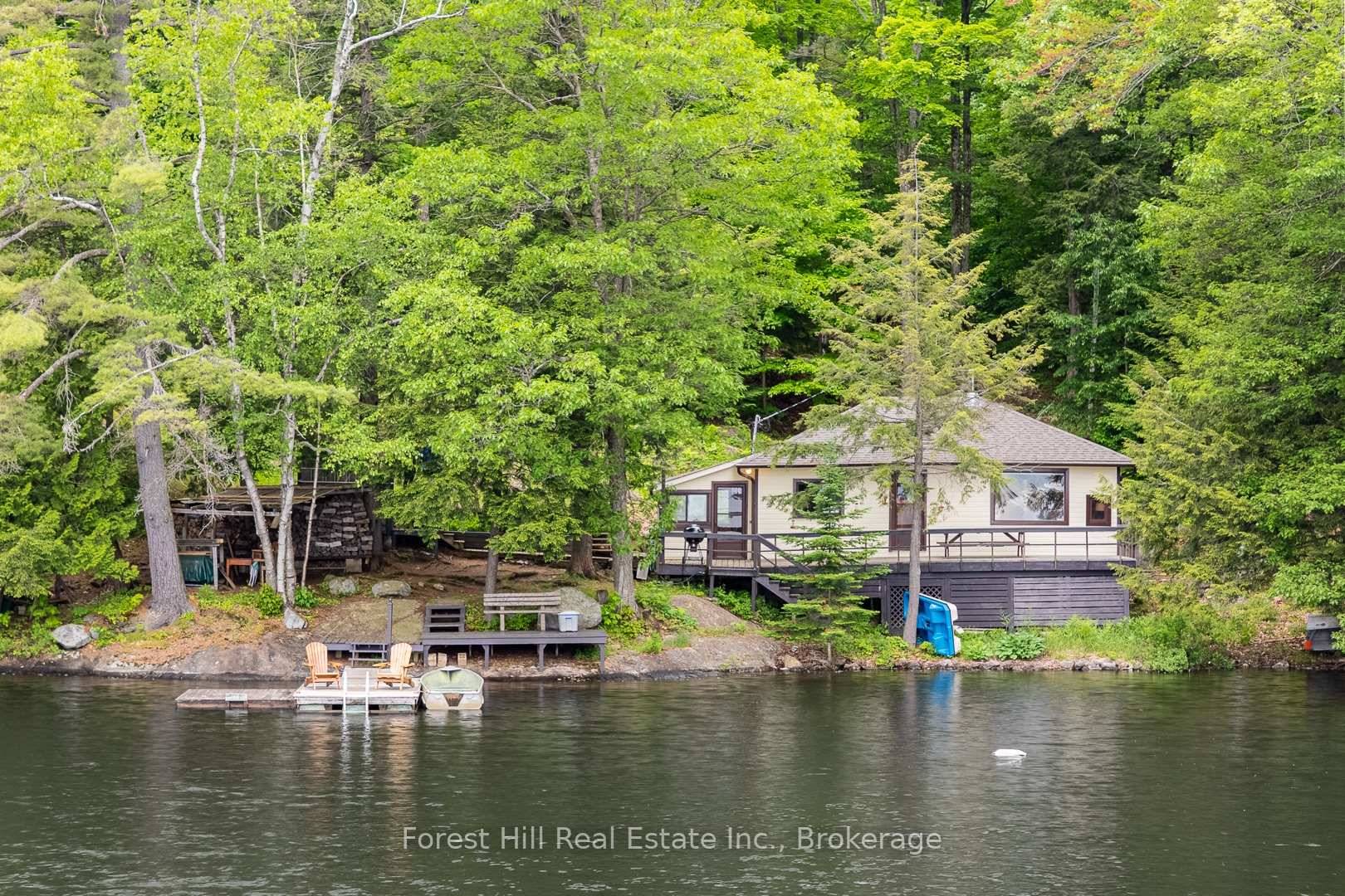 Private Lakeside Retreat on Otter Lake !