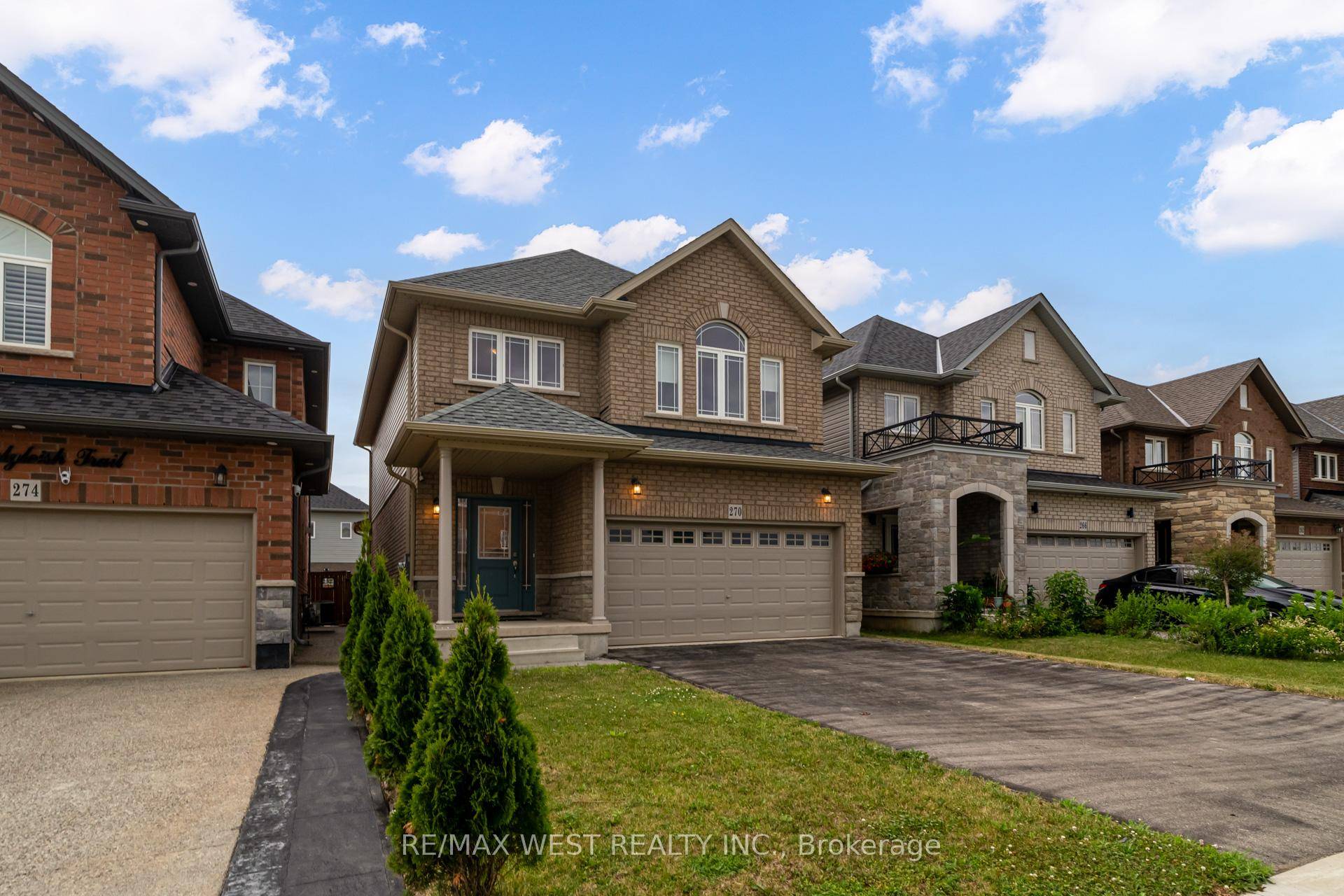 Welcome to this clean, stunning detached family home located in the highly desirable Summit Park community !