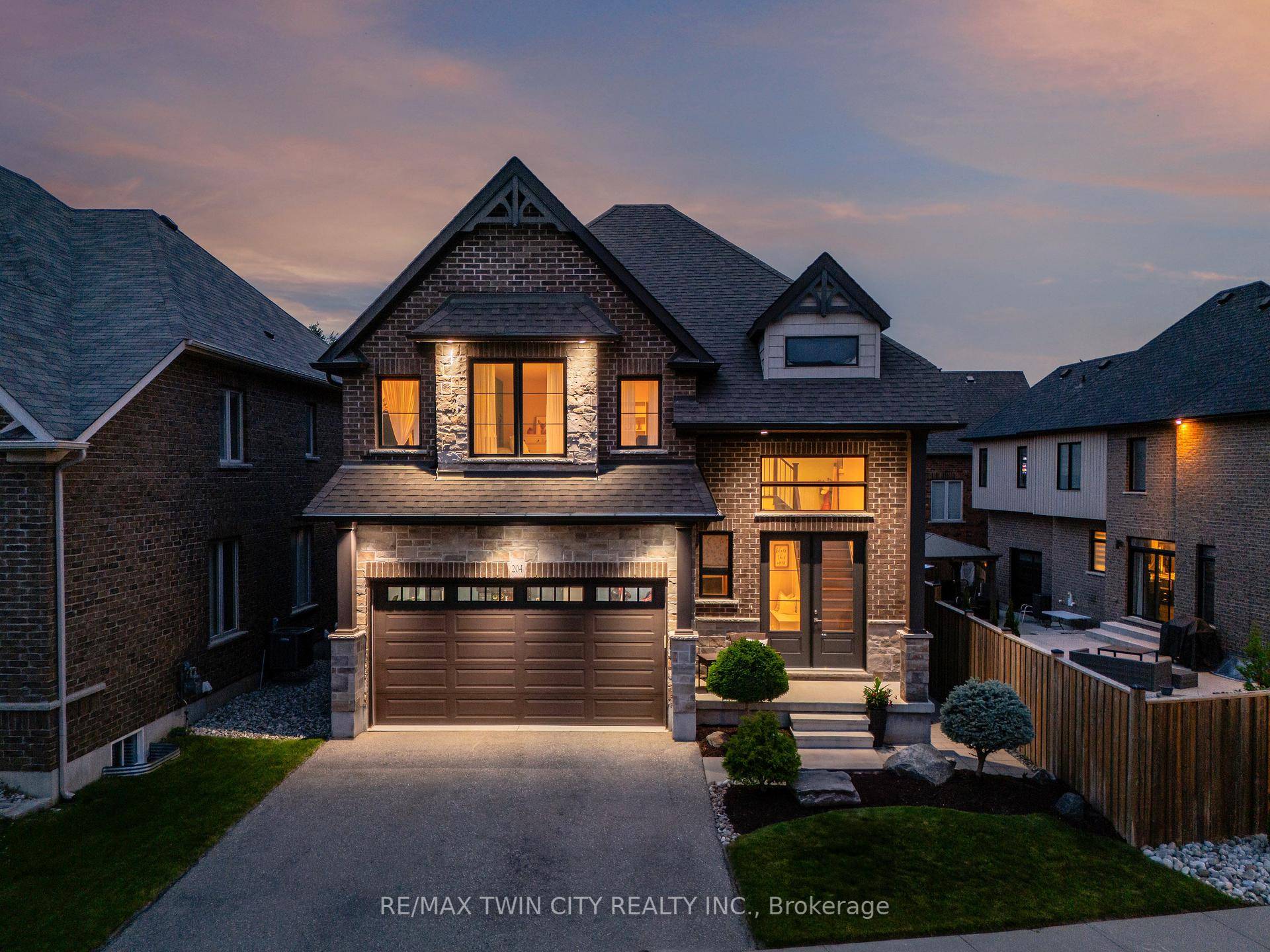 Luxurious Former Model Home w Walkout Basement in Prestigious Doon Creek Welcome to 204 Evens Pond Crescent, an exceptional, custom built executive home in one of Kitcheners most desirable neighbourhoods.