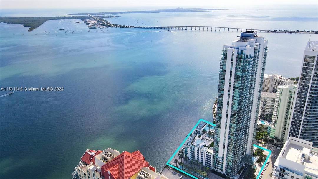 Gorgeous 2 Bedroom Den 3 Bathroom Waterfront Condo in the Heart of Brickell !