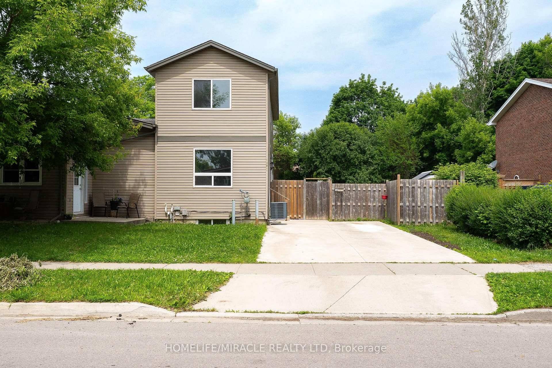 Beautifully maintained semi detached home built in 2011, offering 3 bedrooms and 2.