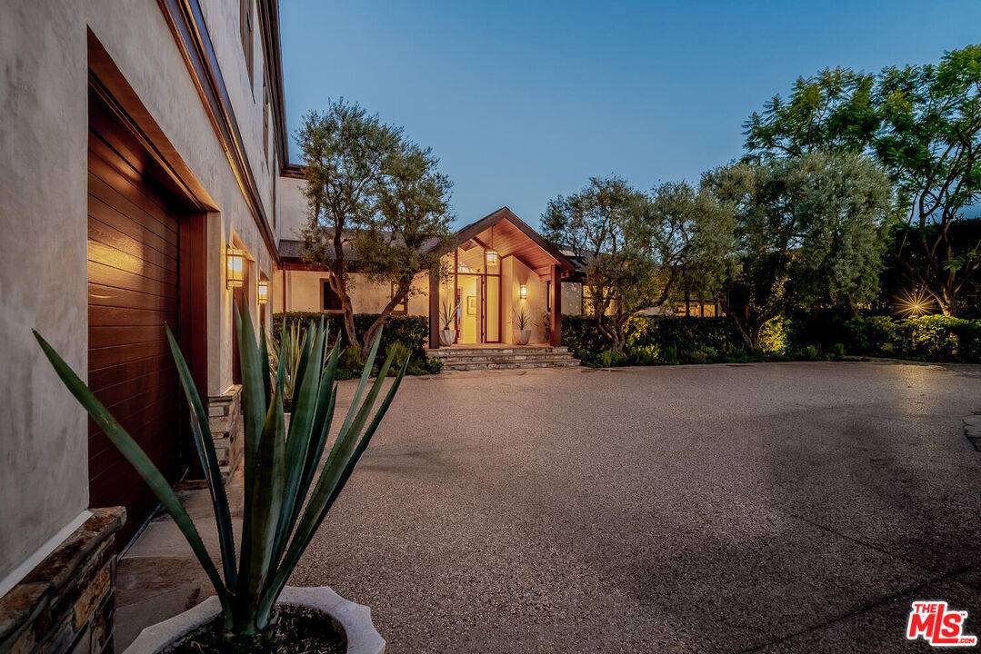 2232  NW Stradella Rd 7BR Bel Air La