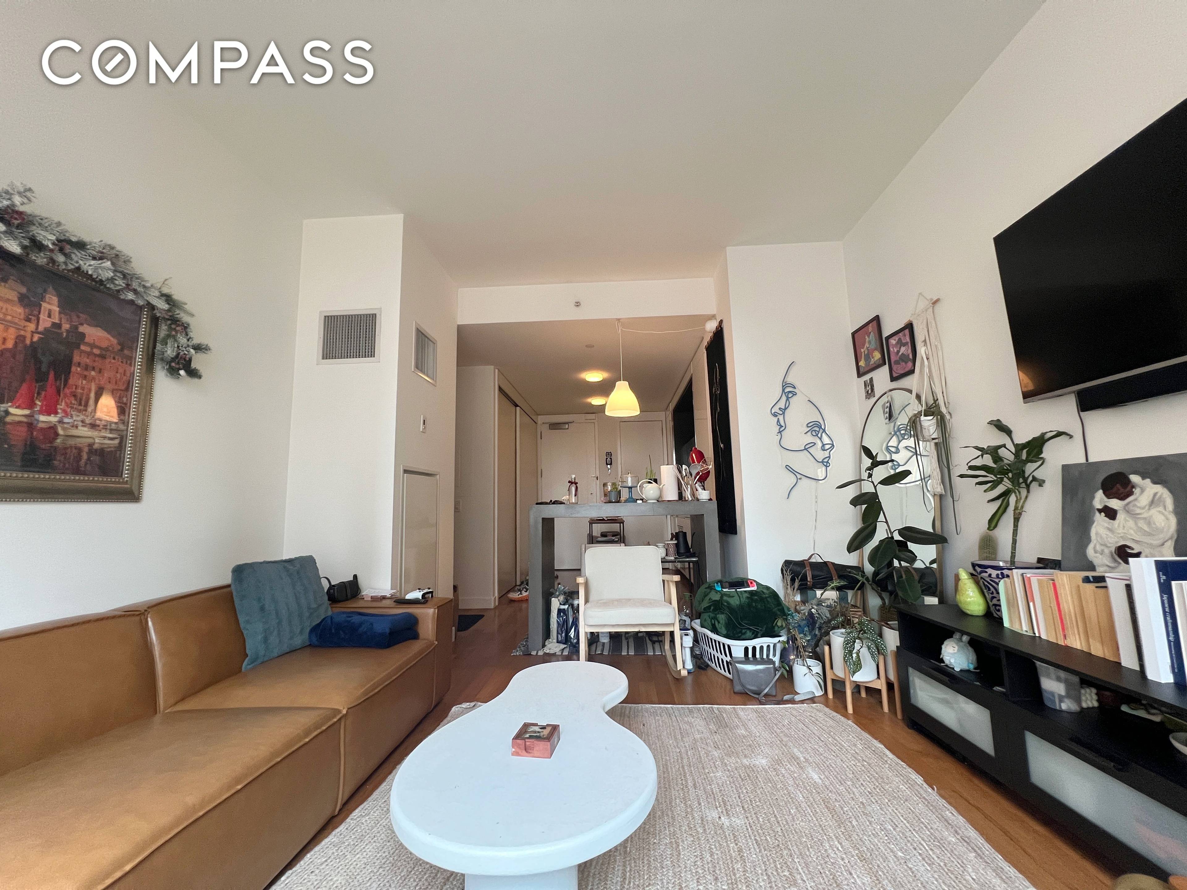 Welcome to 15 William St, an exquisite high rise condo located in the heart of the Financial District.