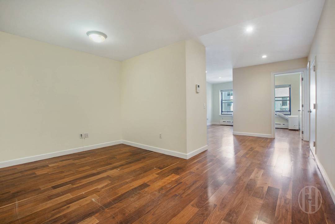 This recently renovated floor through unit, within the bustling neighborhood of Murray Hill is sure to impress as it features modern finishes and fixtures throughout, as well as all that ...
