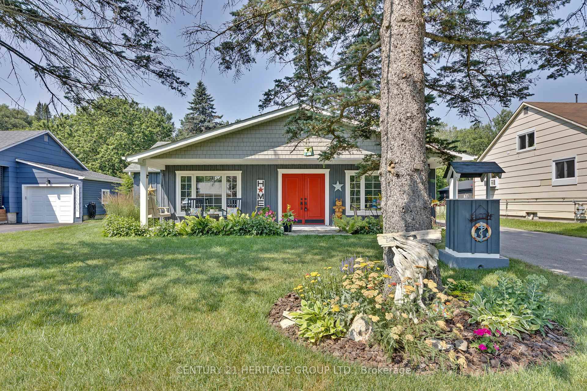 Fully renovated 1762 sq ft bungalow with 2 additions 2018 front and back on concrete slab.