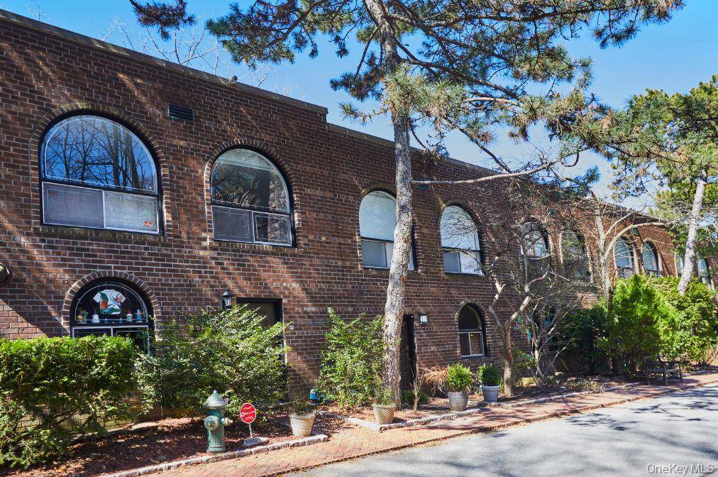 Hayden on the Hudson, Riverdale's premier community designed by renowned architect Henry Kibel, proudly offers this stunning and seldom available triplex townhouse.