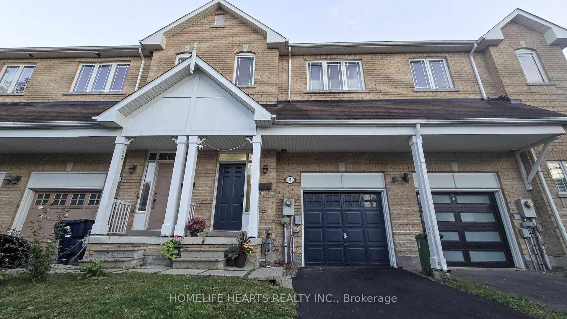 Live A Fabulous Lifestyle In This Luxury Freehold Townhome Nestled In An Exclusive Cul De Sac Community In West Hill.