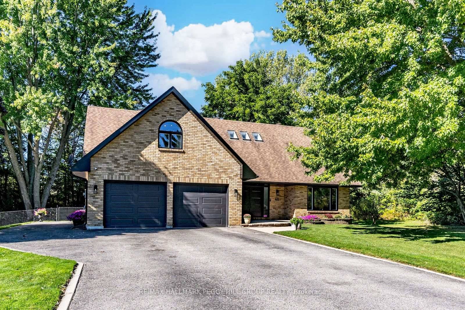 EXPANSIVE ESTATE HOME IN A SERENE NEIGHBOURHOOD WITH LUSH LANDSCAPING amp ; SIGNIFICANT UPGRADES !