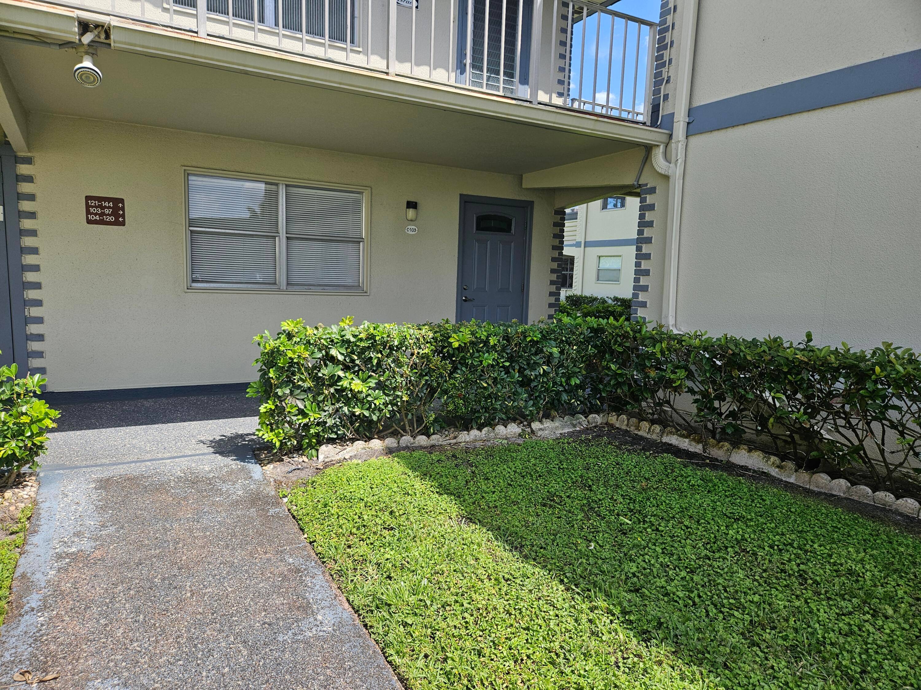 Beautiful Updated 1st floor corner condo.
