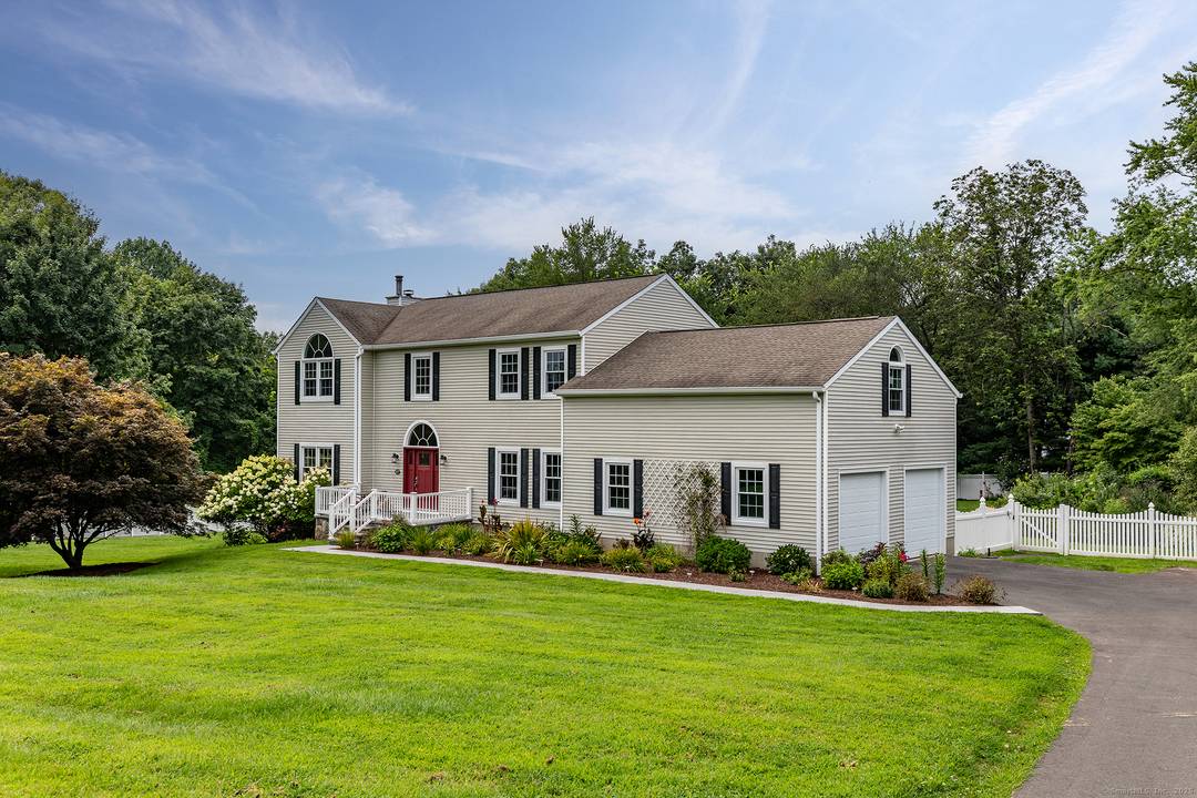 Back on the market in time for Spring !