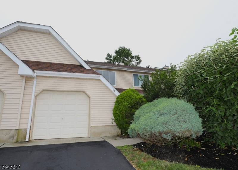 Welcome to this beautifully maintained 3 bedroom, 2.