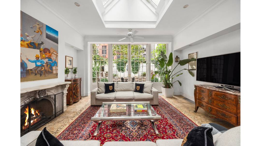 Elegant Upper East Side Federal Townhouse 20 Feet Wide with Rare 20 Foot Forecourt Tucked along a picturesque, tree lined block near Gracie Mansion, this 20 foot wide Federal style ...
