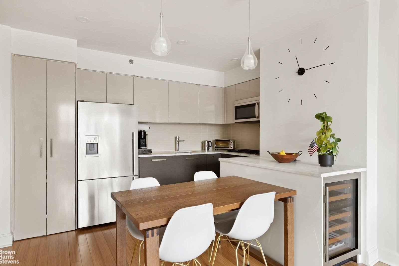 Duplex Penthouse with Private Terrace Welcome to this sun drenched, south facing 2 bedroom, 2 bathroom duplex penthouse, highlighted by a private 425 sq ft roof terrace with open City ...