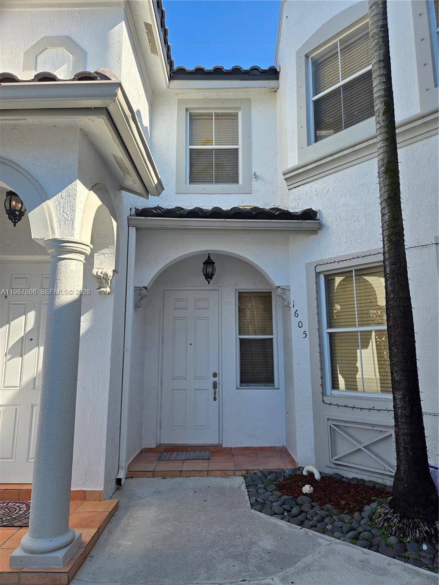 Lovely two story villa in the heart of Doral.