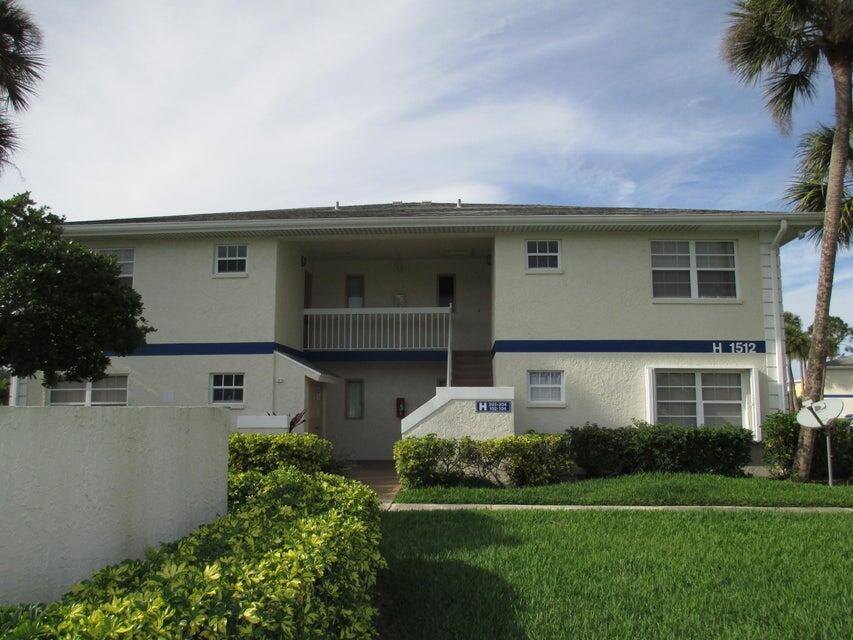 ery nice 2 Bedroom 2 Bath, second floor condo, screened patio.