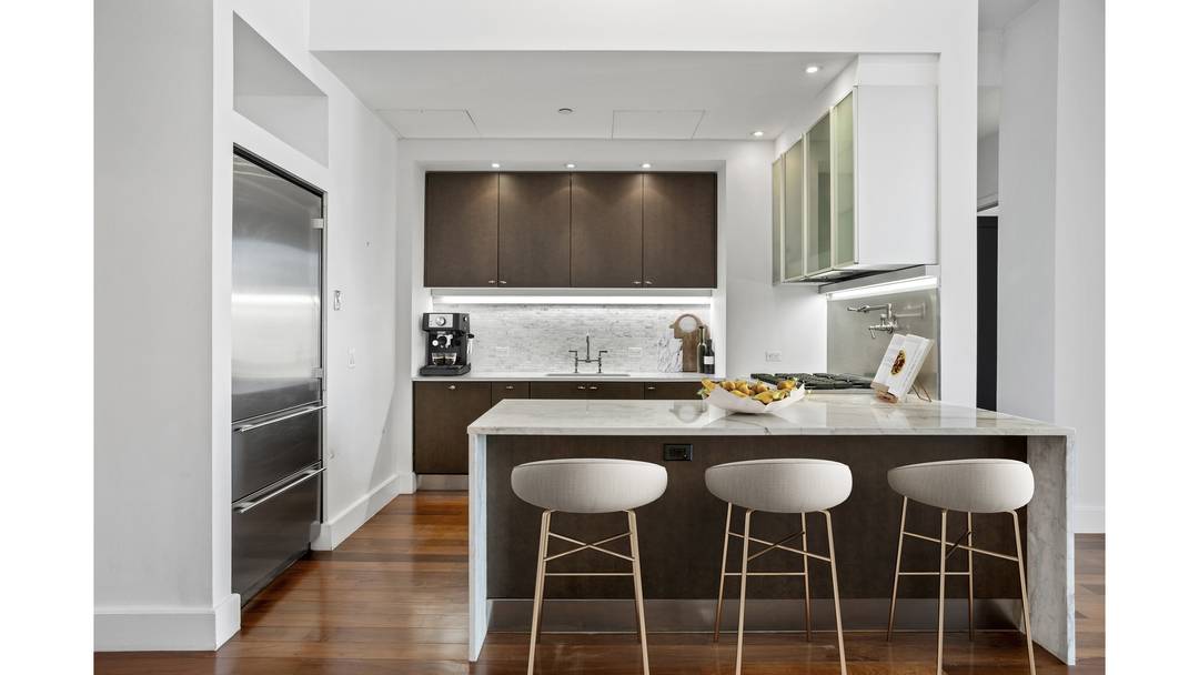 Penthouse Duplex 15 Madison Square North Private Terrace Iconic Skyline Views Premier NoMad Address Rising above Madison Square Park, this extraordinary penthouse duplex offers a rare opportunity to own a ...