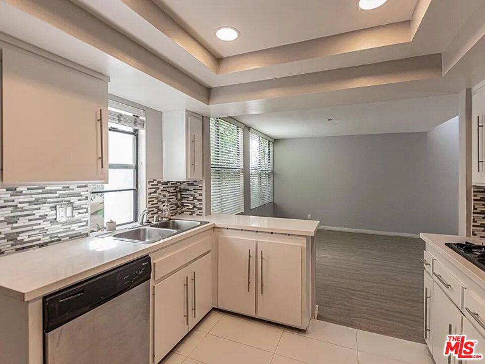 1610  Camden Ave 2BR Beverlywood La