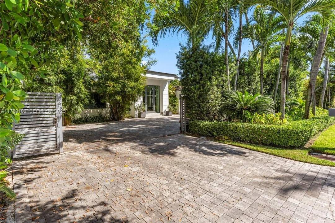 Enjoy Key Biscayne s Island Lifestyle in this Gorgeous 6 Bedrooms 6 Bath modern home !