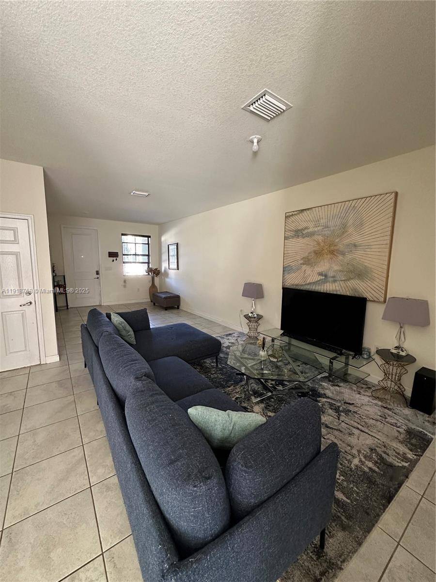 Beautiful and spacious 3 bedroom, 2.