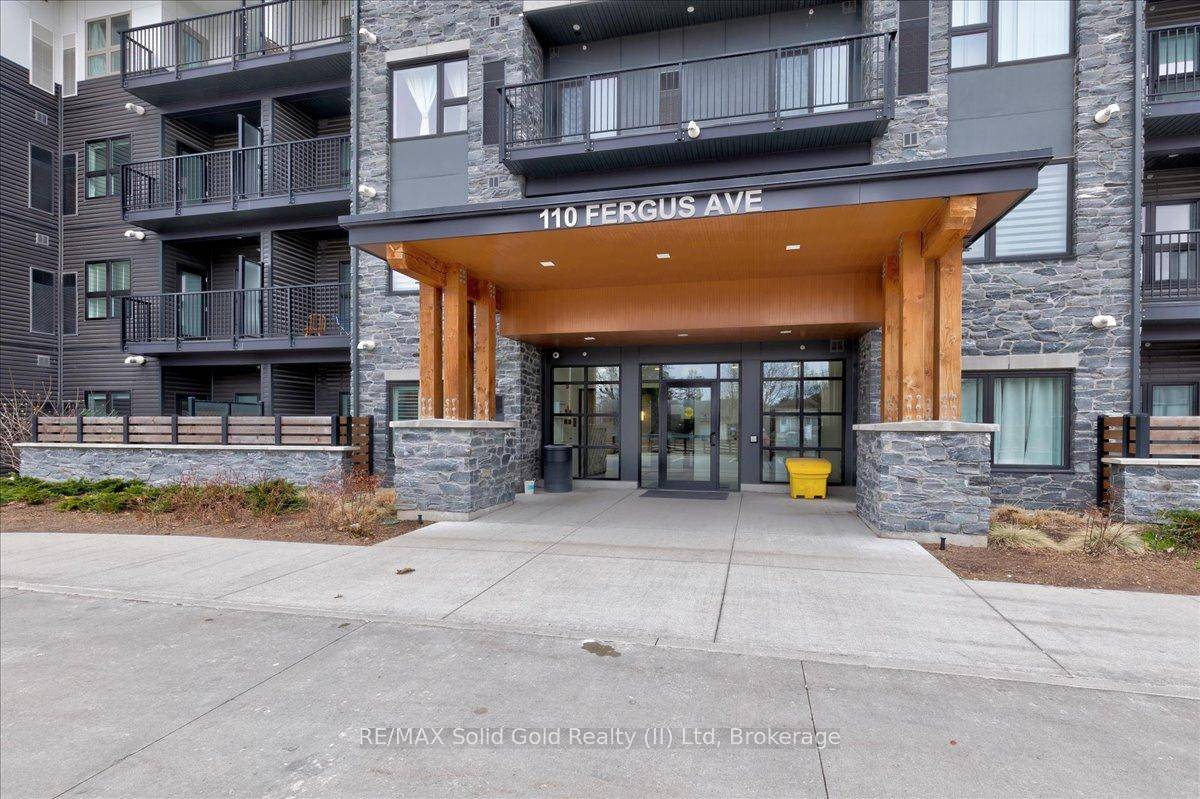 Stop ! You've got to see this bright and beautiful 1 bed den condo with low fees, tons of space, private entrance, and walkout terrace !