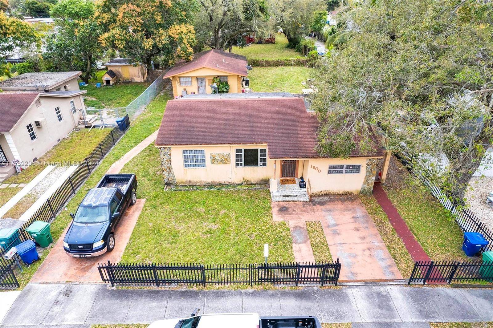 Welcome to a great investment opportunity nestled in the vibrant neighborhood of Liberty City, Miami !