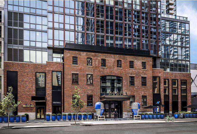 Experience true five star living in the heart of Toronto's vibrant Entertainment District !