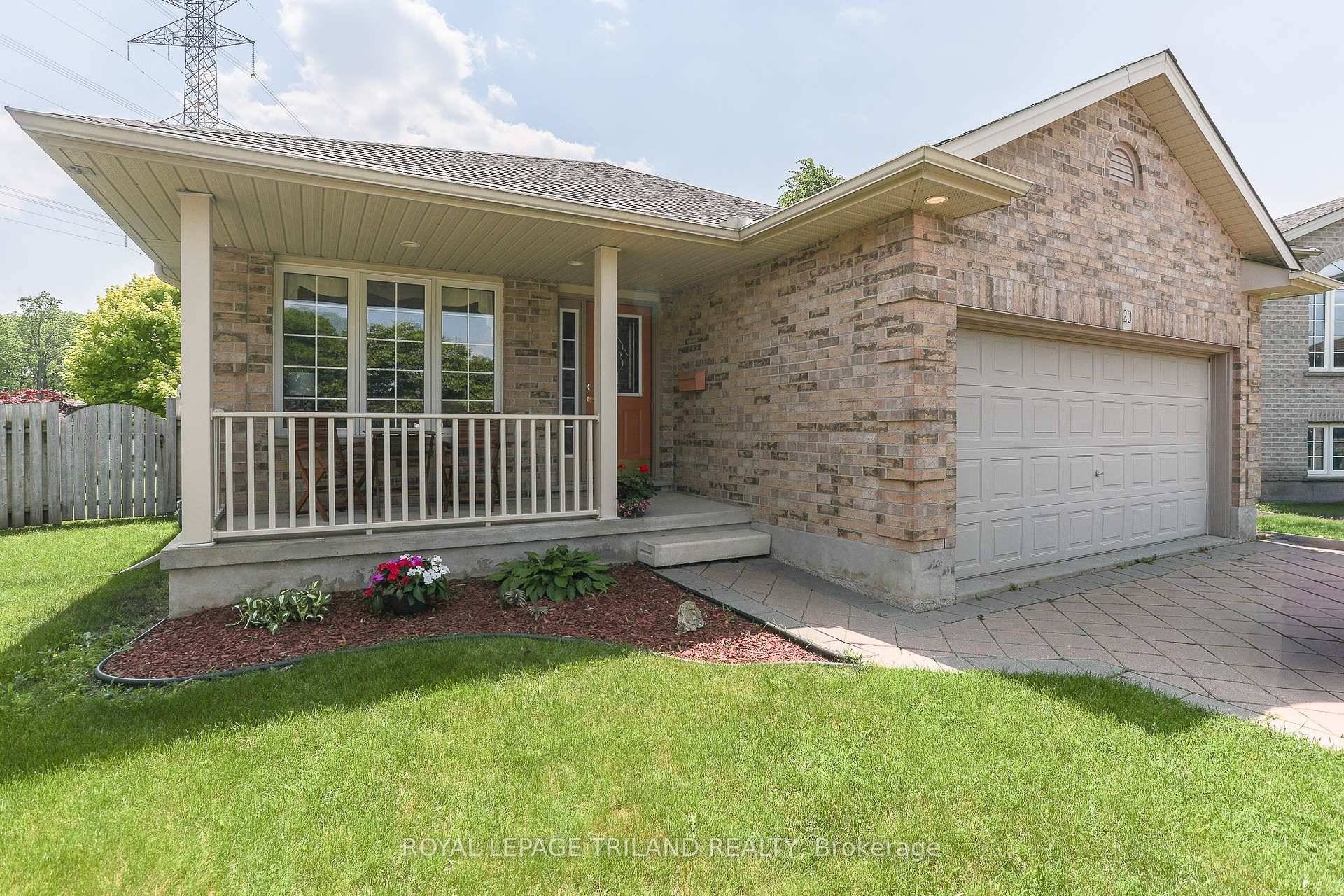 Welcome to 20 Linden Lane a beautifully maintained 4 level executive backsplit tucked away on a quiet cul de sac in the heart of St.