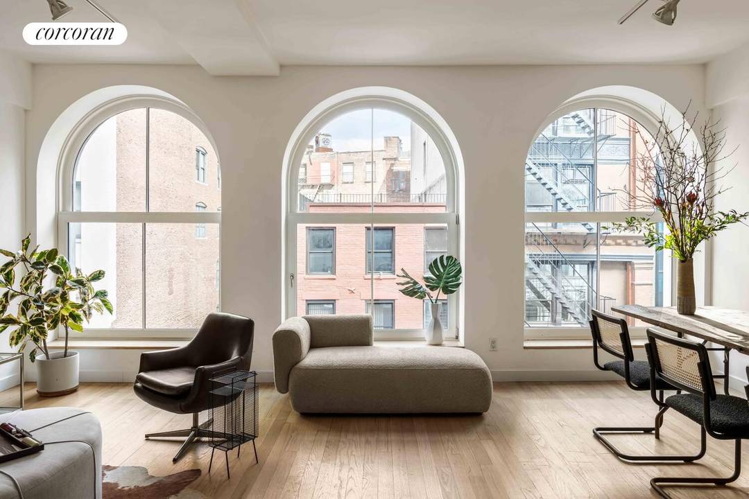 A bold expression of classic downtown style, Residence 6 at 83 Walker is a full floor home with private outdoor space in one of Lower Manhattan's most dynamic areas.