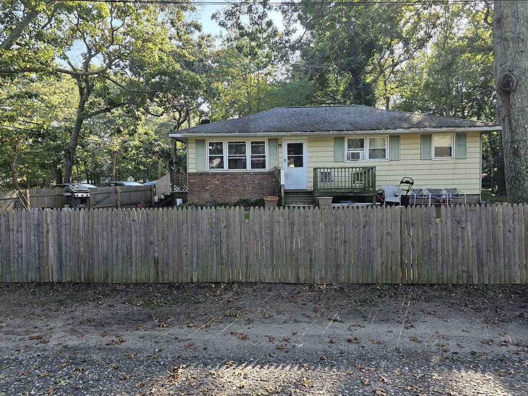 Explore The Potential of This East Hampton Location!