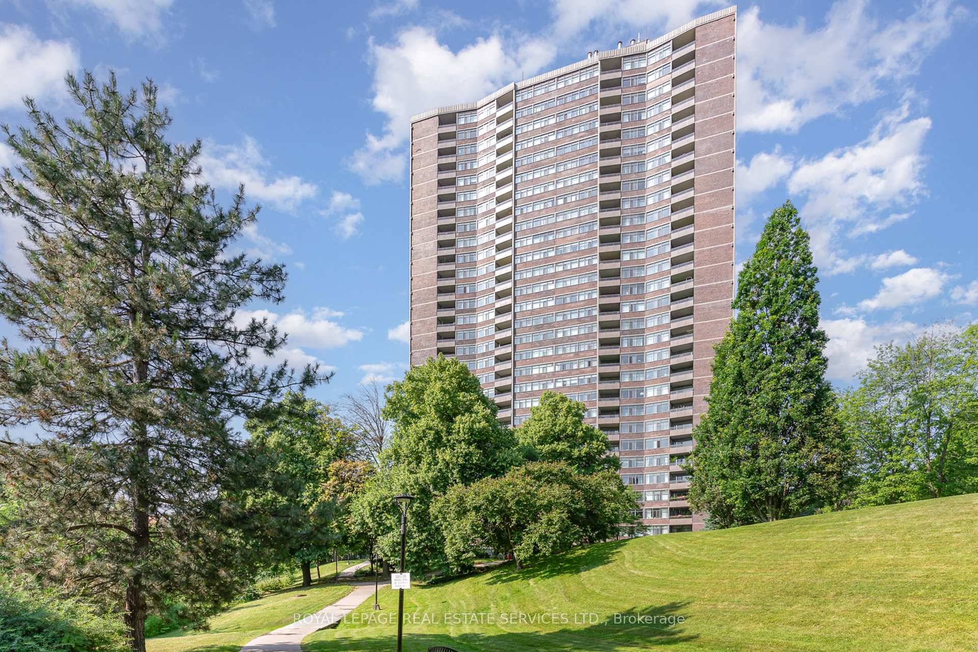 This remarkable sub penthouse unit is freshly painted, has been recently fully renovated, including 2 HVAC units, offering a truly turn key living experience.