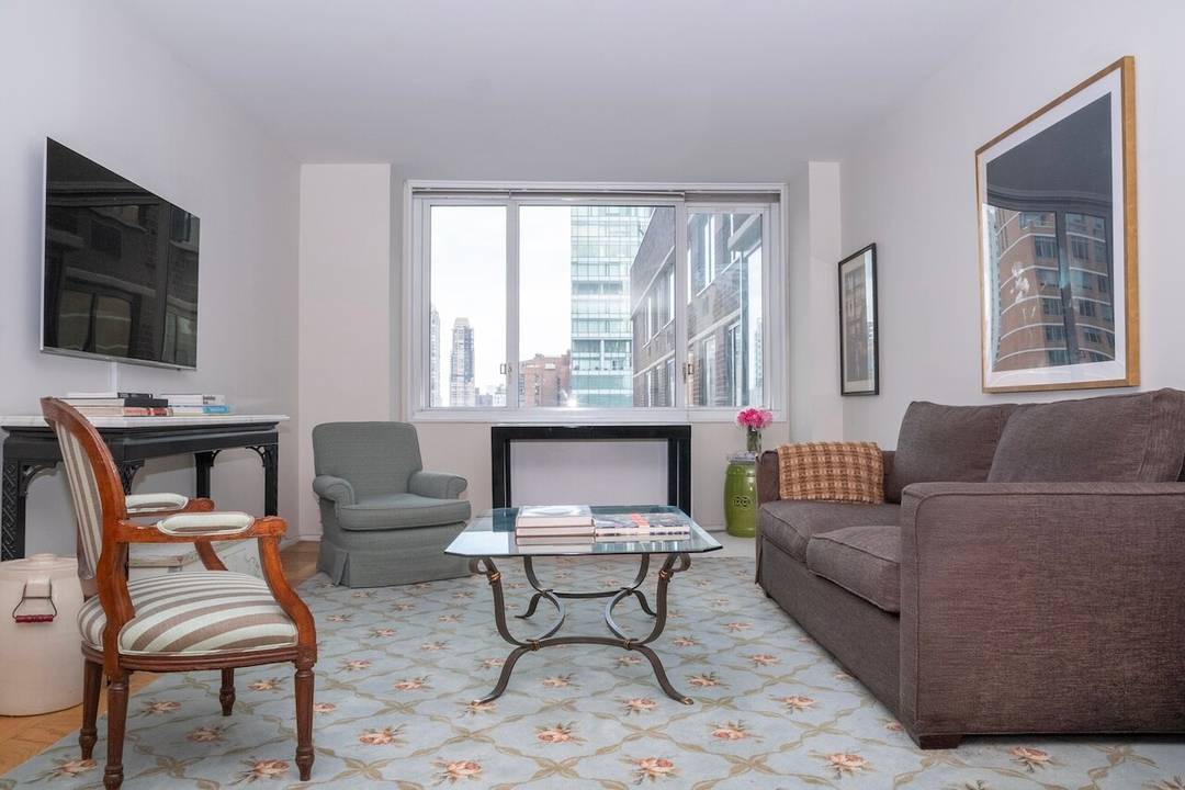 This high floor one bedroom home features a spacious layout and a beautifully renovated interior.