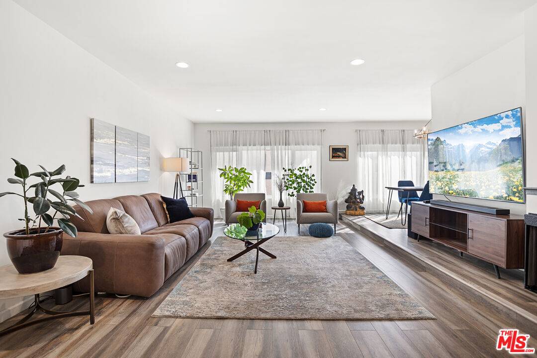 11820   Mayfield Ave 2BR Brentwood La