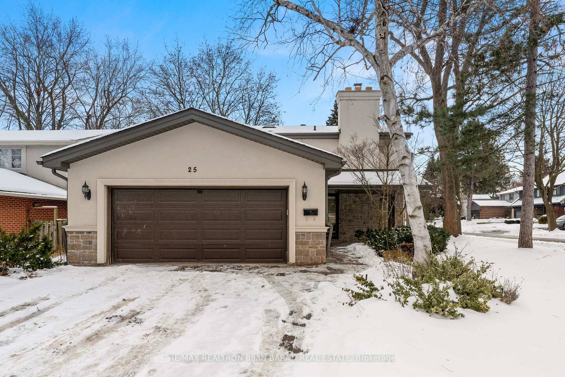 A Stunning Home In Prestigious Banbury Community, Nestled In The Coveted Denlow Enclave On A Beautiful Quiet Southern Corner Lot !