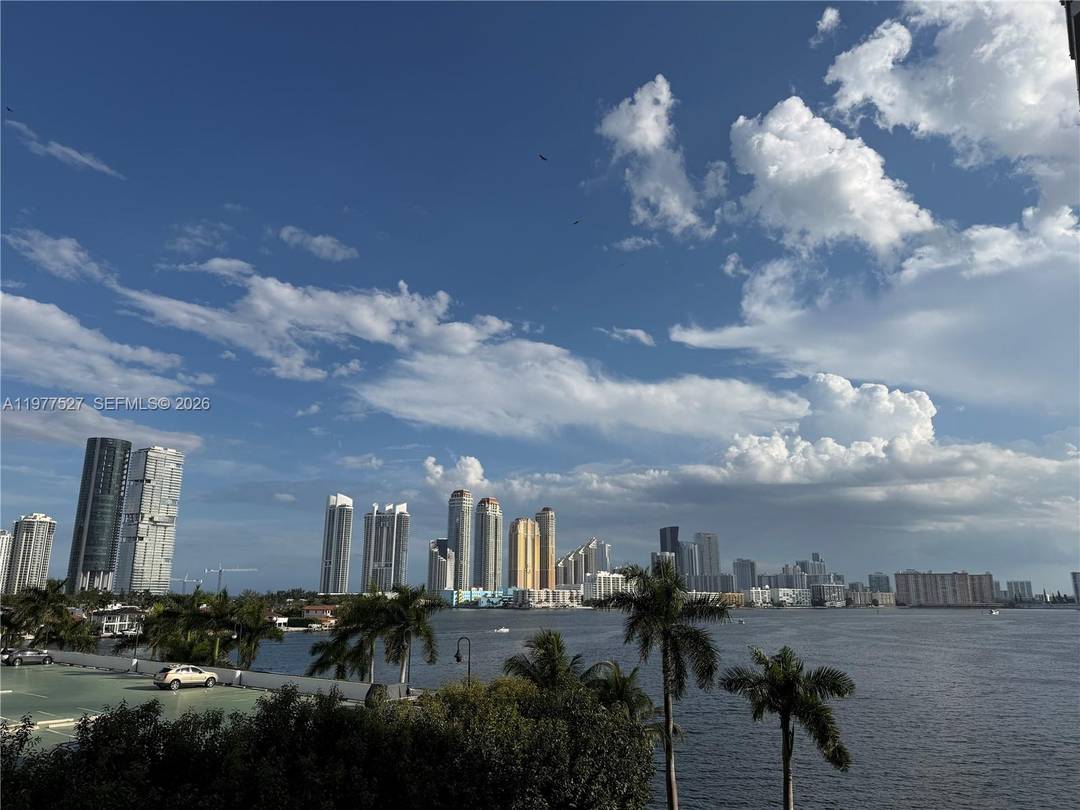 Wake up to stunning wide Intracoastal views from this beautifully renovated, luxury 1 bedroom, 2 bath waterfront residence in Aventura.