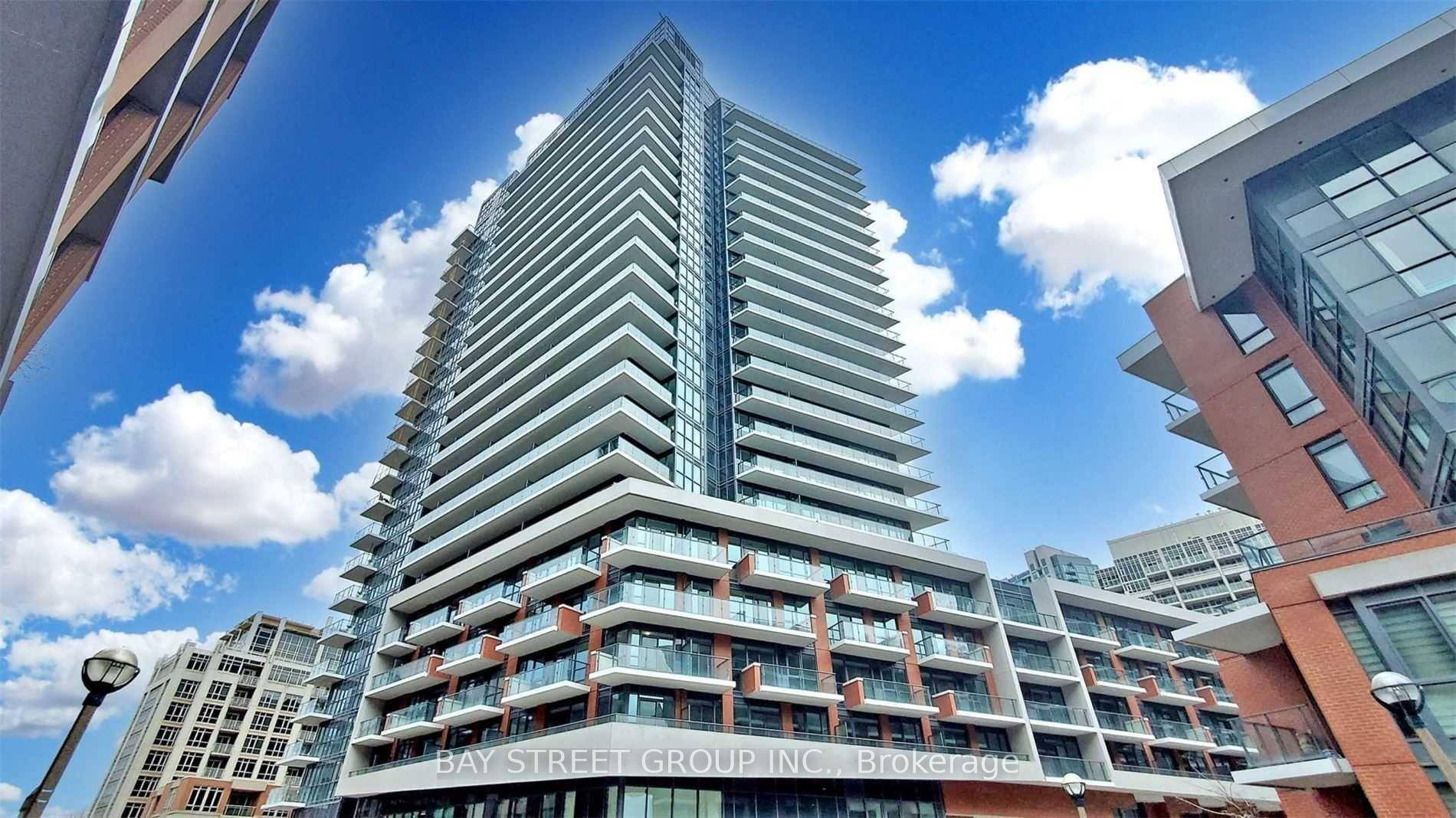 Bright 2 Bedroom Corner Unit With 2 Full Bathroom.