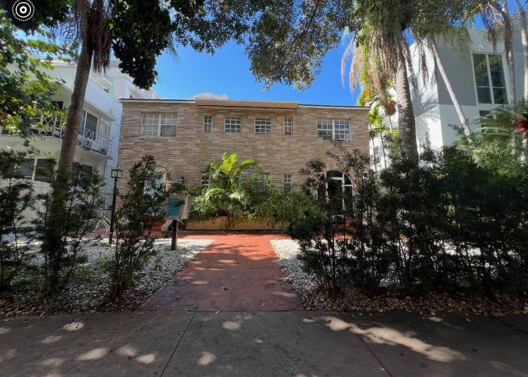 Attractive multifamily 12 unit boutique property in the heart of the popular and highly desirable Flamingo Submarket of South Beach.