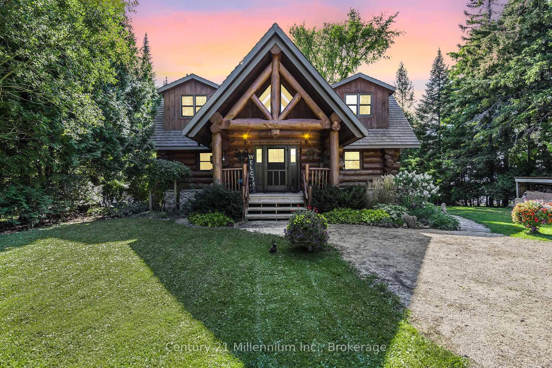 Welcome to your very own lakefront paradise !