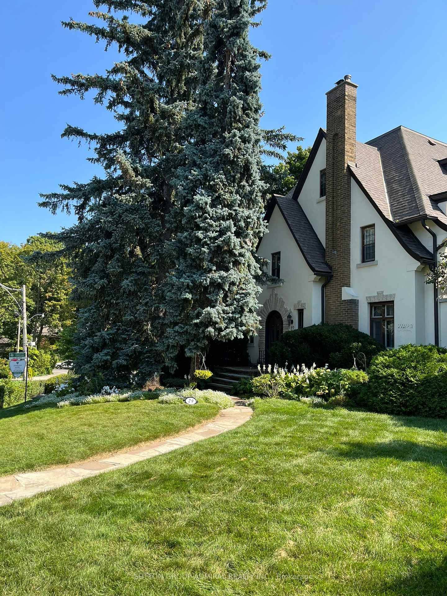 Don't miss this rare opportunity to own a meticulously maintained 5 bed, 4 bath 3 storey family home in the highly sought after Lawrence Park South !