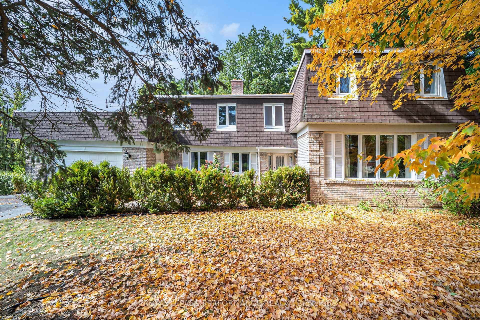 Welcome to this spacious appx 3094 sqft 5 Bedroom home Carleton Place an expansive home set on a huge deep lot offering exceptional privacy outdoor living.