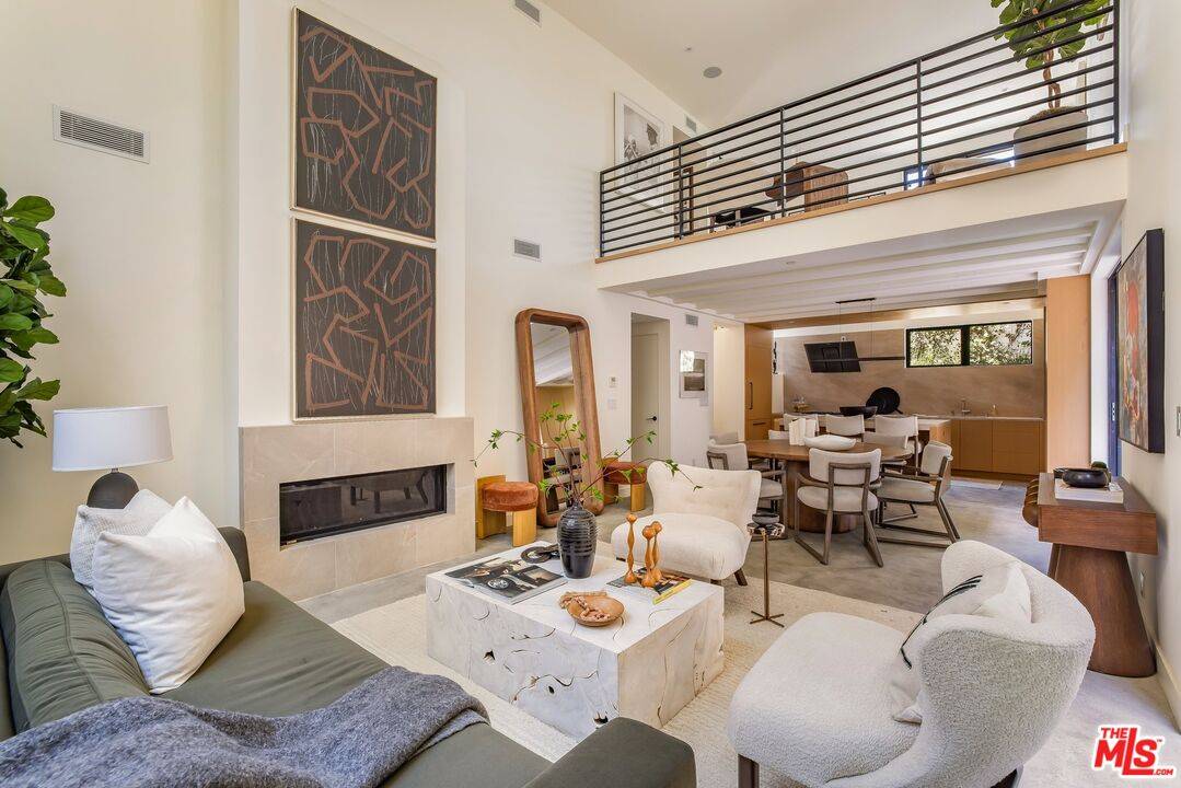 919 1/2 Hilldale Ave 2BR Sunset Strip La