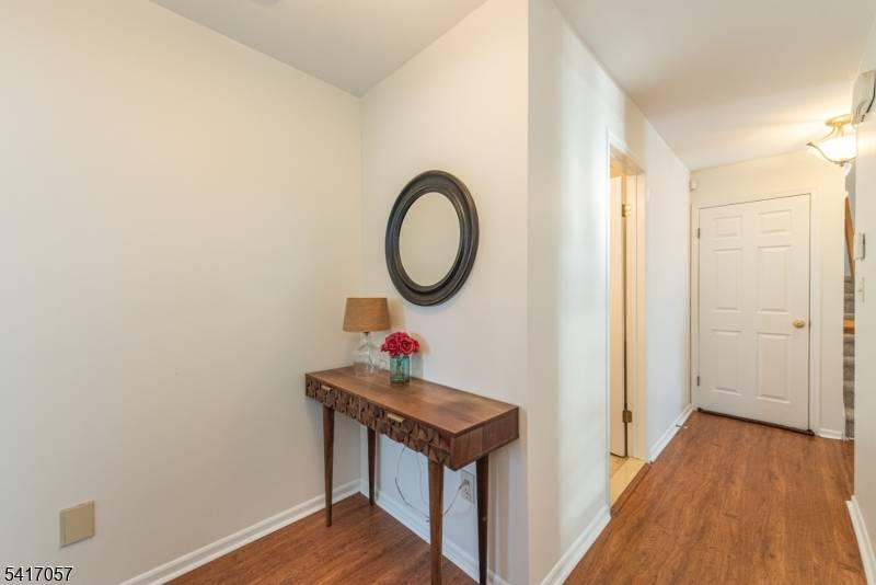 This freshly painted sun drenched Muirfield model end unit features rare sought after convenient 1st flr en suite primary w tub stall shower walk in closet, living room w cozy ...