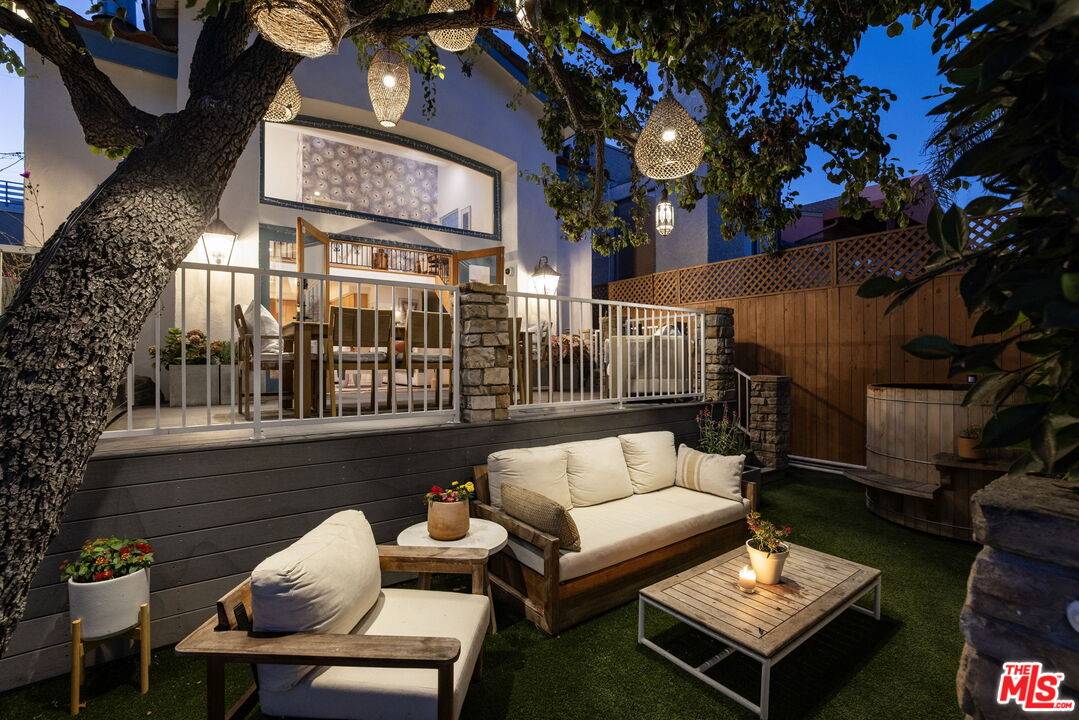 439   Carroll Canal 2BR Marina Del Rey La